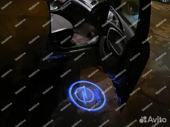 Подсветка дверей с лого Opel Insignia