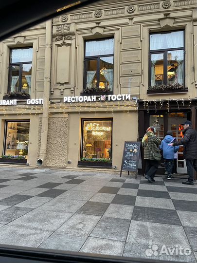 Хостес в ресторан