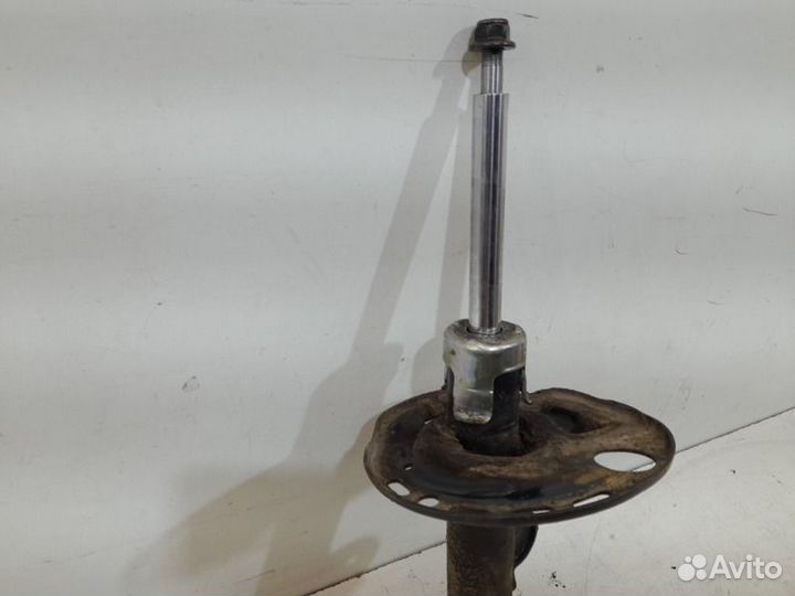 Амортизатор передний правый Toyota Rav4 40