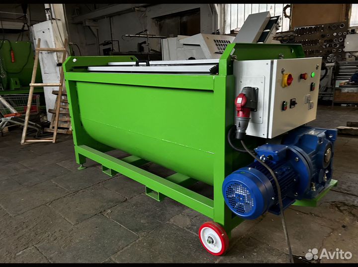 Cмеситель кормов горизонтальный