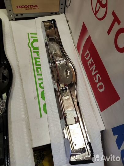 Накладка Задней Двери черная Toyota Prius NHW20