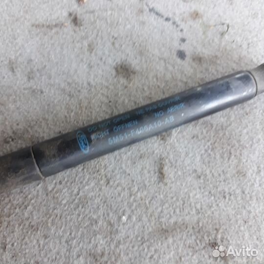 Амортизатор крышки багажника Форд Фокус 2 седан