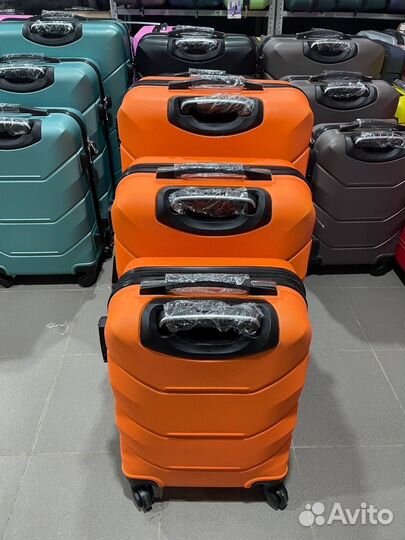 Чемодан ударопрочный, размер М (оранжевый)