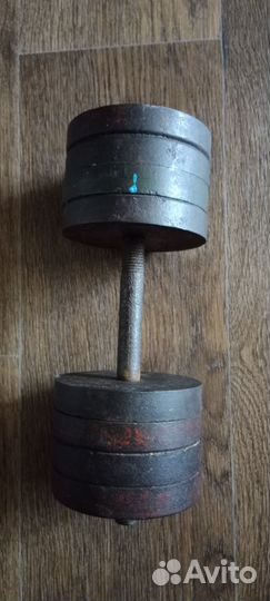 Продам гантелю 8 кг