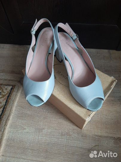 Босоножки кожаные