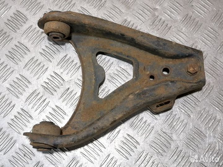 Рычаг передний правый нижний Renault Scenic 1996 1