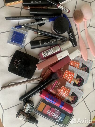 Тени помада тушь кисти румяна карандаш