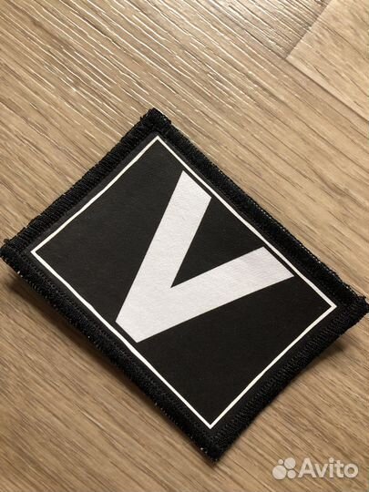 Нашивка шеврон принт с буквой V, любые на заказ