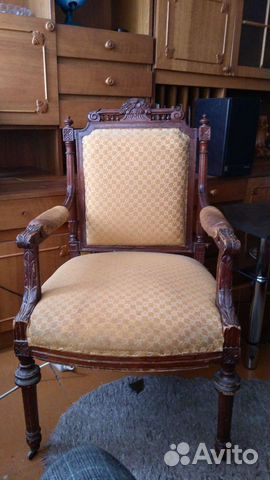 Антикварное кресло