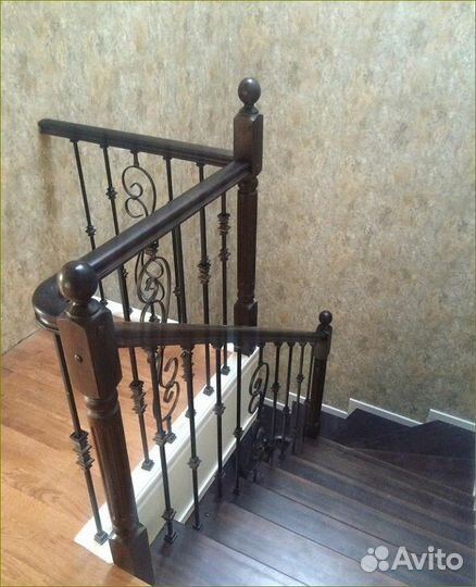 Лестница деревянная