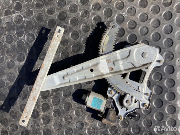 Стеклоподъемник задний правый Nissan Tiida