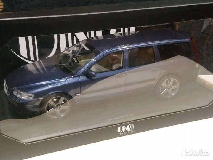 Модель автомобиля Volvo V70R 1:18