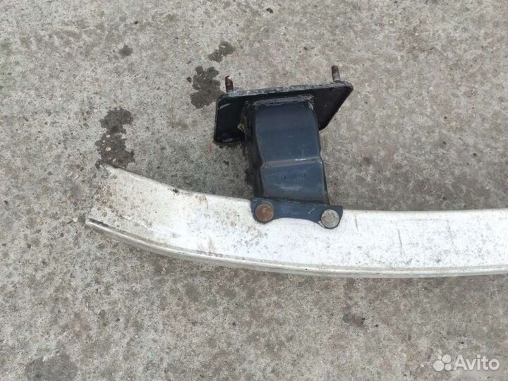 Усилитель бампера Mercedes M W164