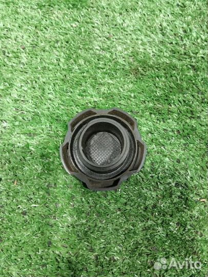 Крышка маслозаливной горловины Nexia (94-14) / Lacetti (02-13) / Aveo (03-12) / Cruze (09-16) б-у (а