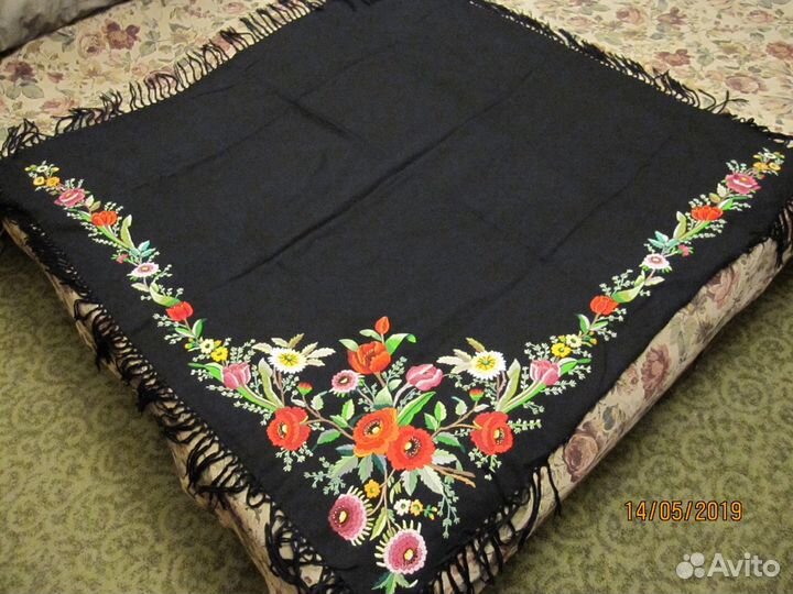 Чёрная шерстяная шаль 50е годы