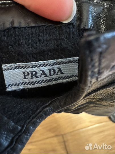 Перчатки Prada