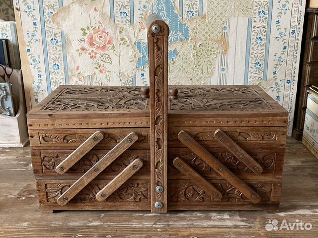 Сундук деревянный старинный для рукоделия комод