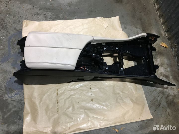 Центральный тунель (подлокотник ) BMW 5 F10