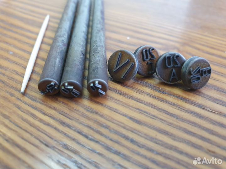 Металлические печати, сургучные печати, жетоны