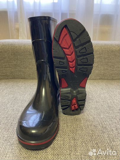 Резиновые сапоги
