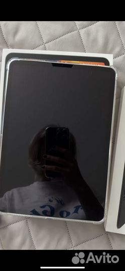 Планшет Apple iPad Pro с клавиатурой