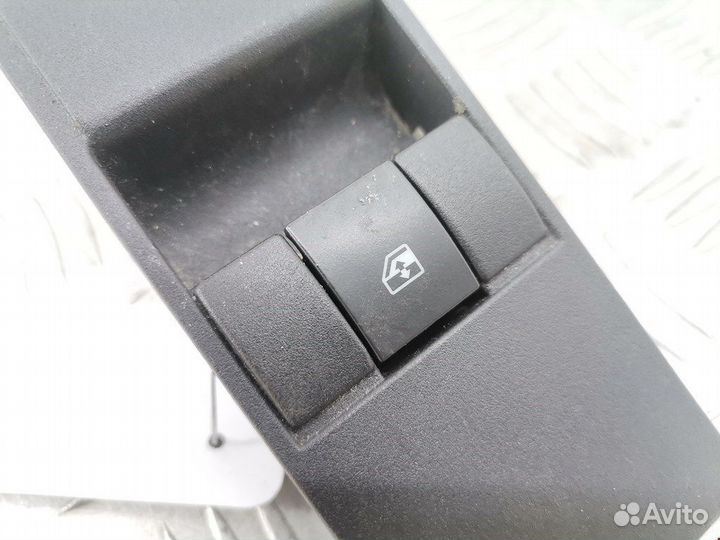 Кнопка стеклоподъемника для Opel Astra H 13228881