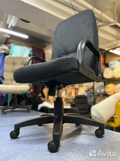 Офисное компьютерное кресло