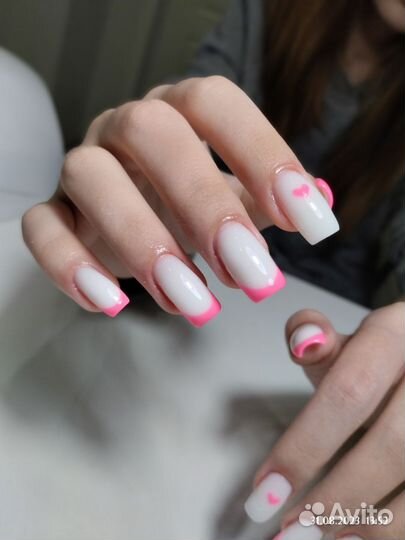 Мастер маникюра в студии