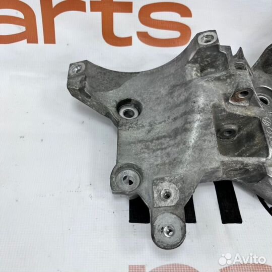 Кронштейн Audi Q3 8U 2013