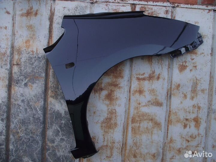 Крыло передние правое Toyota Prius NHW20