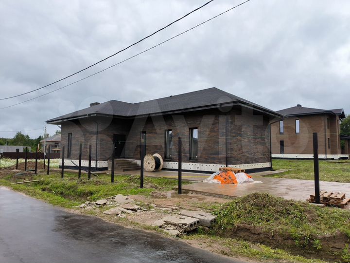 Дом 200 м² на участке 8,4 сот.