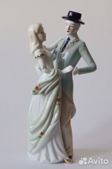 Фарфоровые статуэтки пары