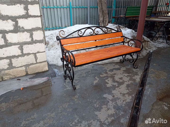 Кованная лавочка