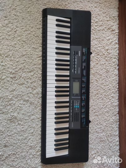 Продаю синтезатор