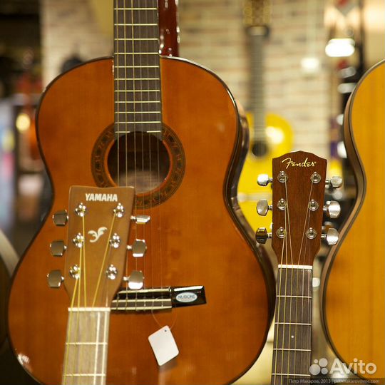 Акустические гитары в ассортименте