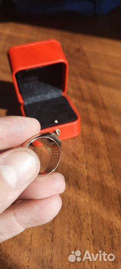 Золотое кольцо с гранатом 585