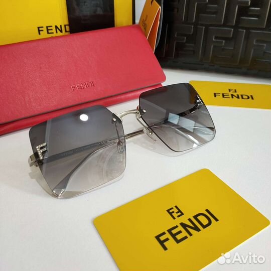 Женские очки Fendi