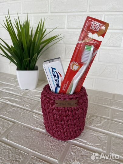 Вязаная корзина ручной работы