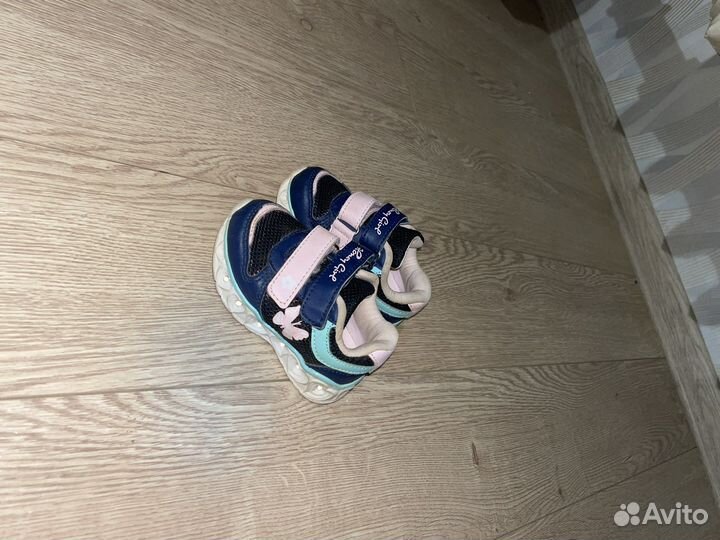 Кроссовки для девочки 20