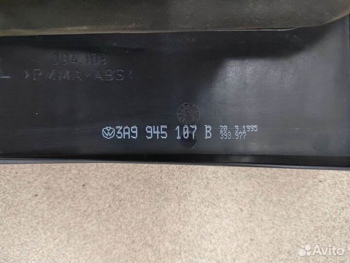 Фонарь крышки багажника левый Volkswagen Passat B4