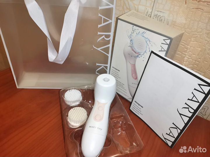 Щетка для глубокого очищения лица. Mary Kay