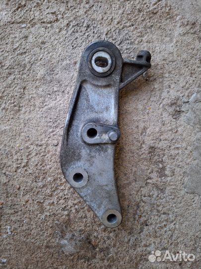 Кронштейн задней подушки chevrolet aveo t300