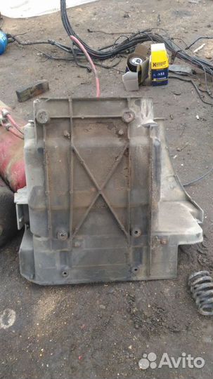 Корпус подножки левой Renault Manager