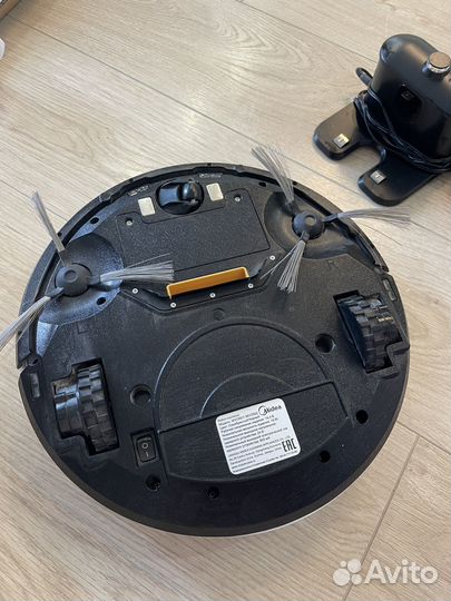 Робот пылесос midea