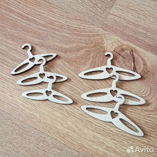 Мебель для кукол. Кукольная переносная гардеробная