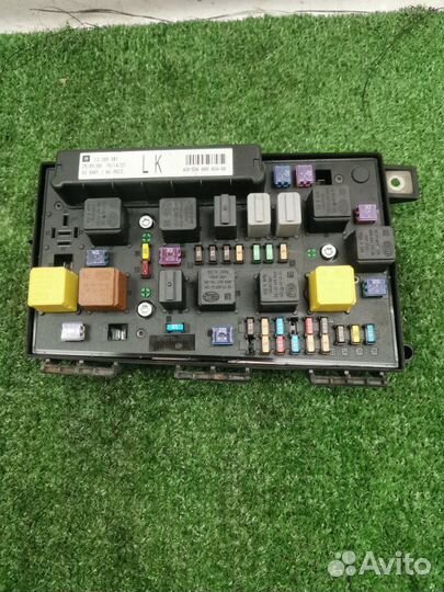 Блок предохранителей моторный Opel Astra H