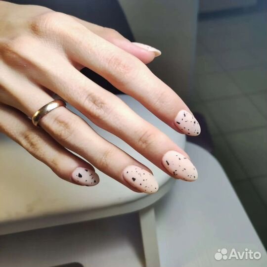 Модель на маникюр