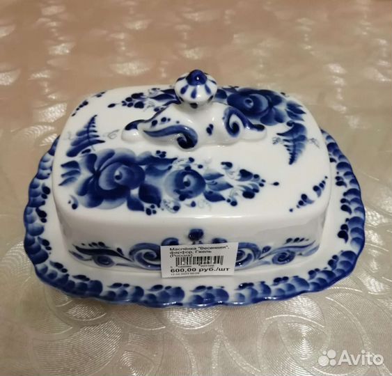 Маслёнка из форфора. Гжель