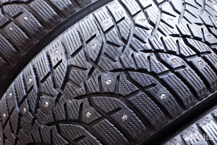 Bridgestone Blizzak Spike-02 235/45 R18 98T