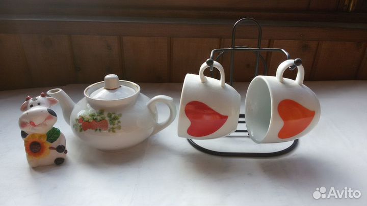Чашки, чайник, солонка, набор для специй